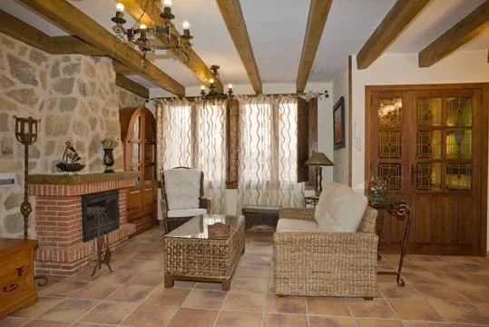 Imagen de La Espuela - Salón con chimenea