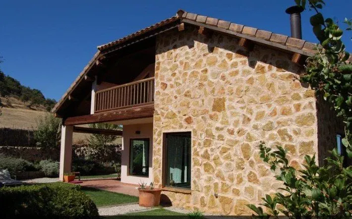 Imagen de Fachada Este a Jardin
