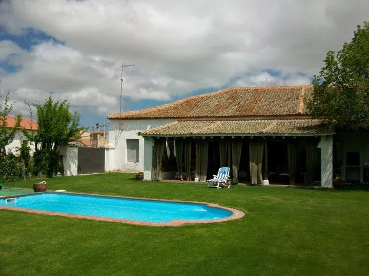 Imagen de Jardín, piscina y porche