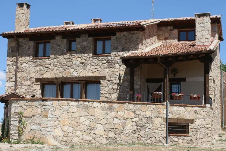 Imagen de Fachada principal de la casa rural El Alcarcel