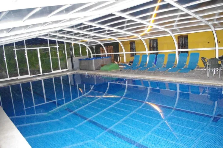 Imagen de Piscina cubierta en zonas comunes