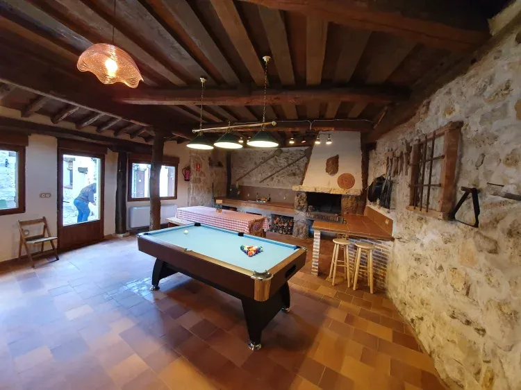 Imagen de Sala multiusos con billar, futbolín y barbacoa.