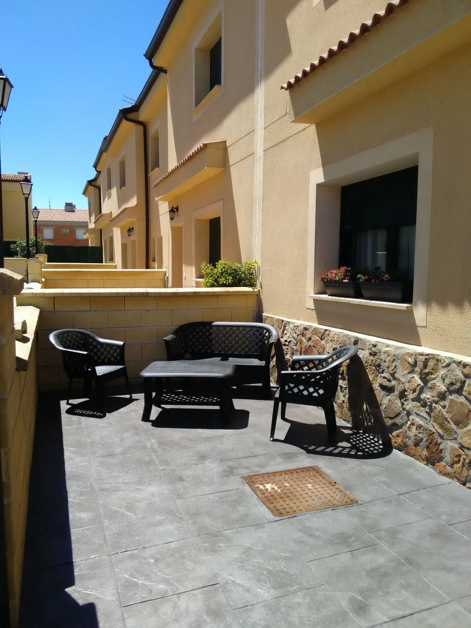 Imagen de Patio delantero apartamento 2