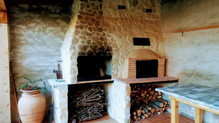 Imagen de Barbacoa y horno en el porche.