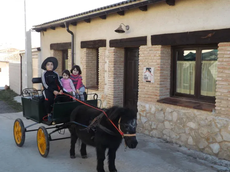 Imagen de Fachada y nuestra poni