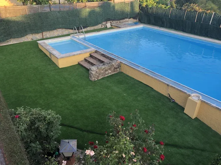 Imagen de Cesped y Piscina