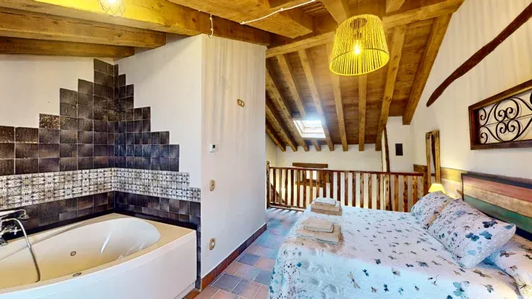 Imagen de Habitación con bañera de hidromasaje