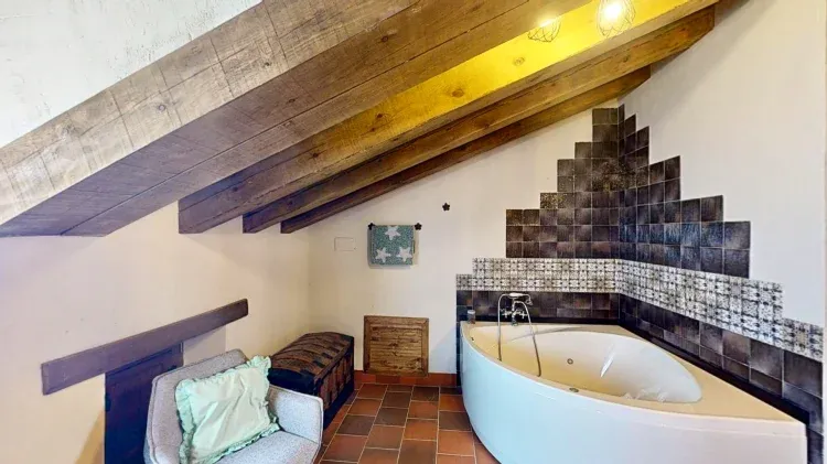 Imagen de Habitacion con bañera de hidromasaje