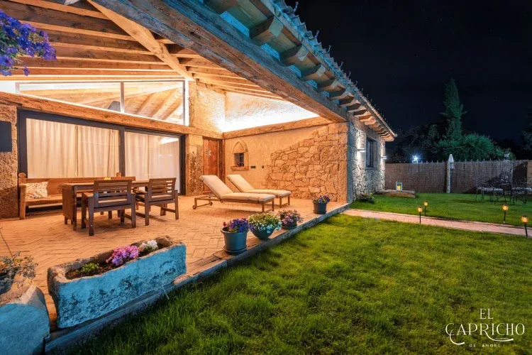 Imagen de Porche y jardin