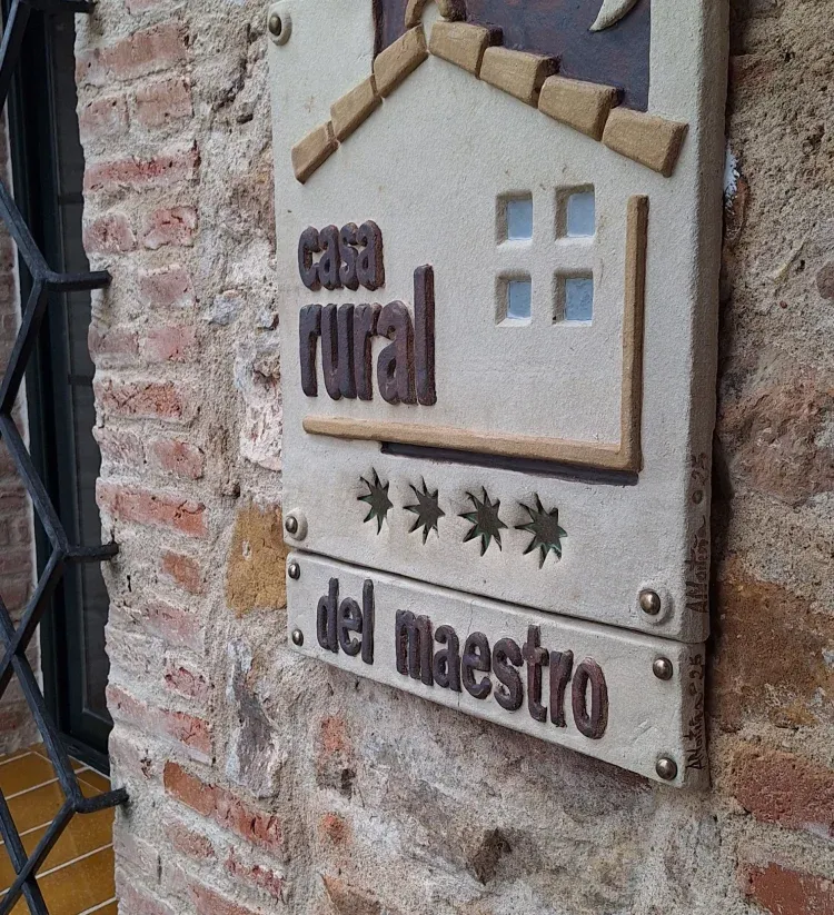 Imagen de Placa y Nombre de Casa Rural