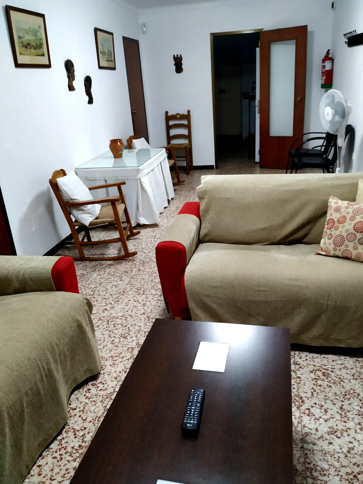 Imagen de Salón desde la chimenea.