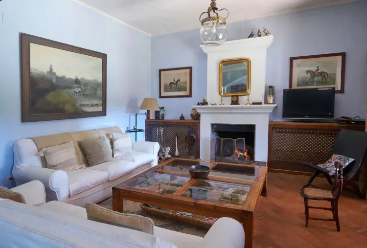 Imagen de Salón con chimenea