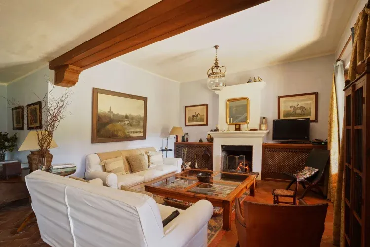 Imagen de Salón con chimenea