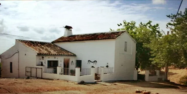 Imagen de la casa y su entorno