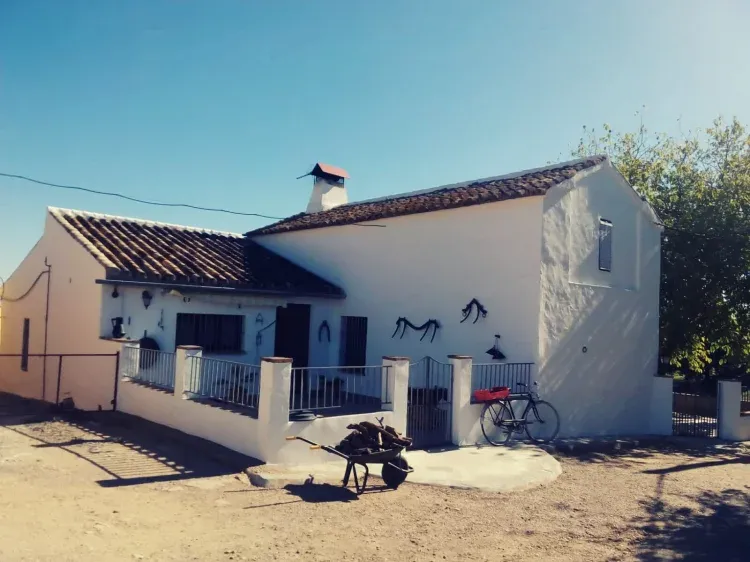 Imagen de la casa y su entorno