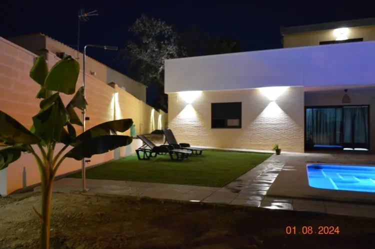 Imagen de Zona Tumbonas Piscina