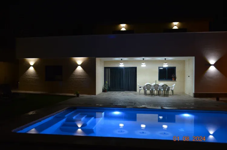 Imagen de Piscina y Porche