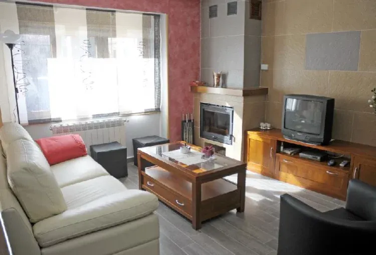 Imagen de Salón con chimenea