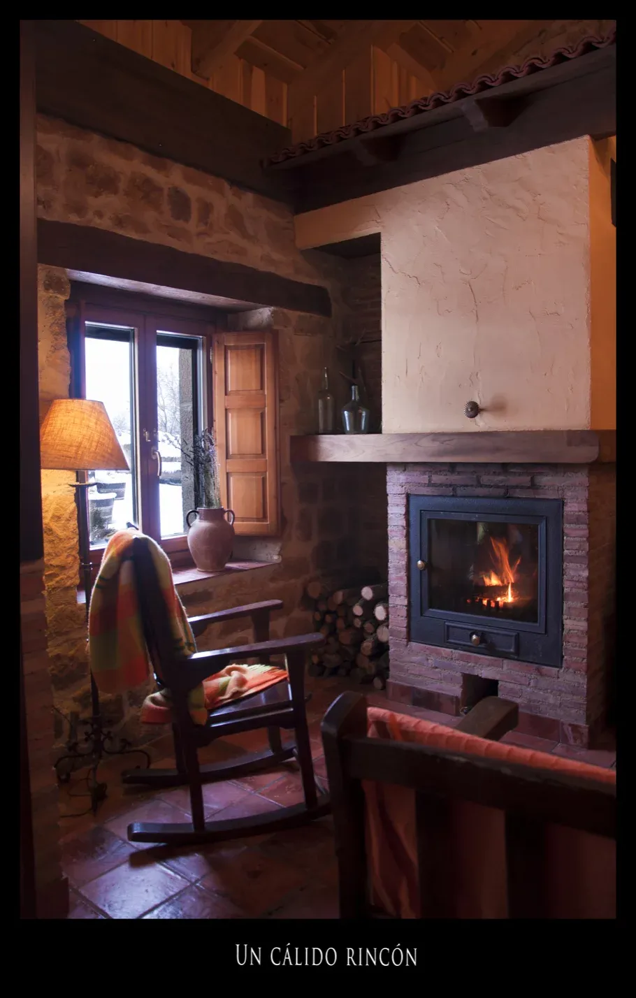Imagen de Salón con chimenea