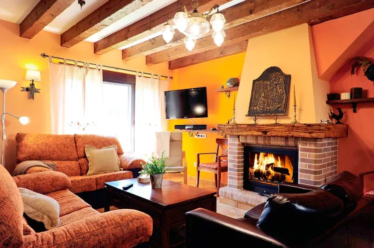 Imagen de salón con chimenea