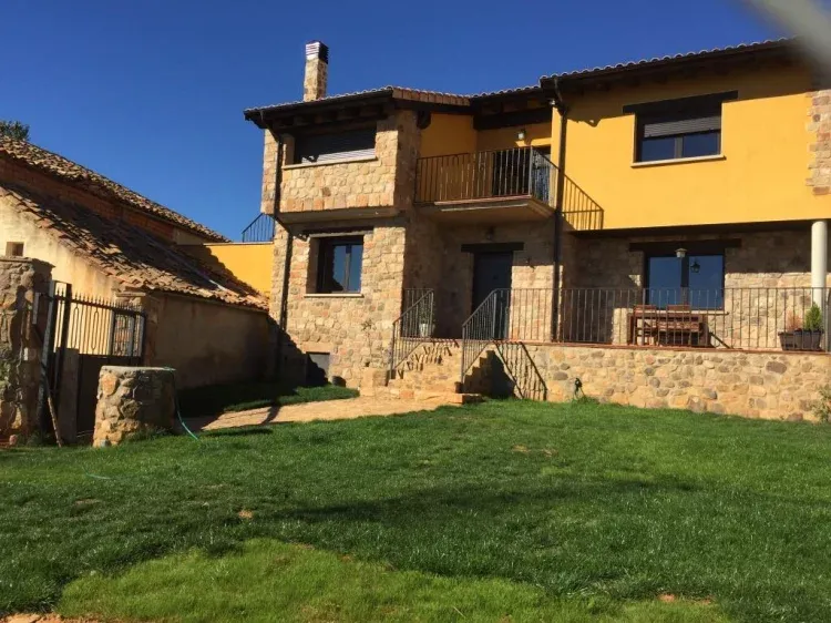 Imagen de Fachada y finca