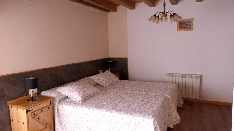 Imagen de Habitación con dos camas de 1,05m cada una.
