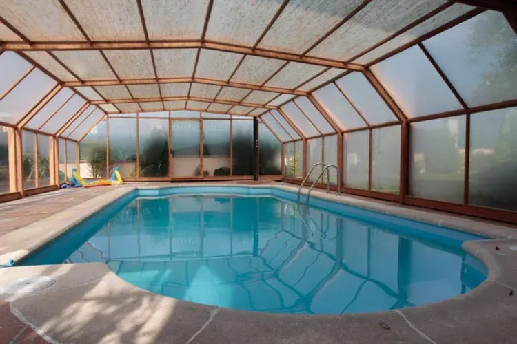 Imagen de piscina cubierta