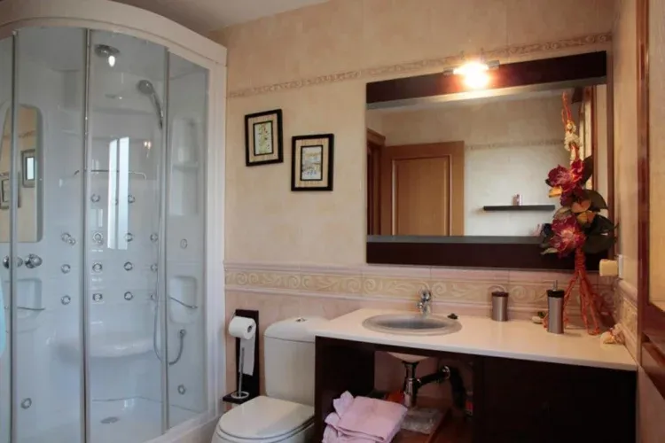Imagen de baño interior dormitorio
