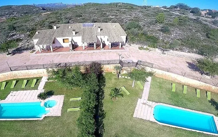 Imagen de Foto principal con las tres casas