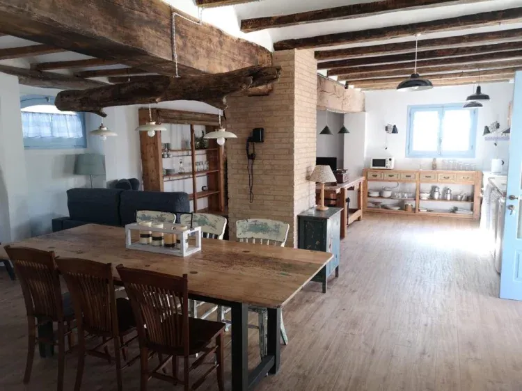 Imagen de Vista general comedor, cocina y salon (espacio diáfano).