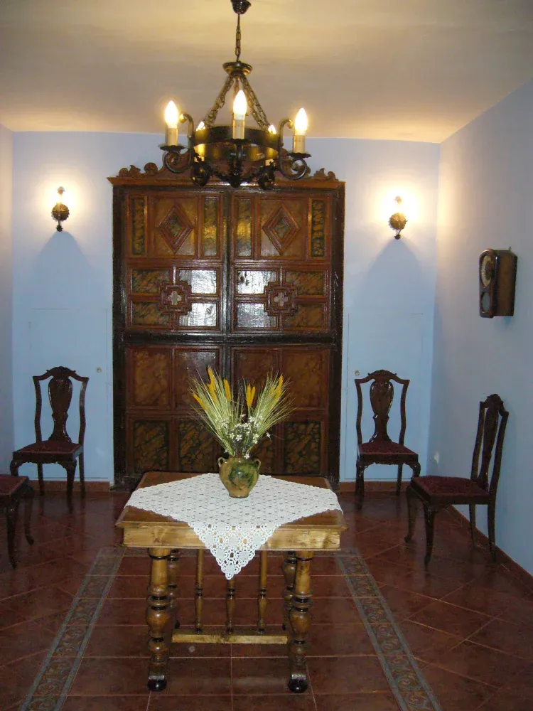 Imagen de Sala de estar con armario del  S. XVII