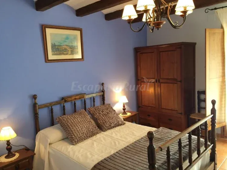 Imagen de Habitación de matrimonio con salida a la terraza