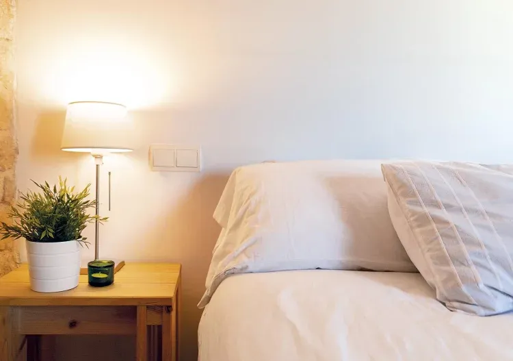 Imagen de APARTAMENTO ROQUES: Habitación de matrimonio con cama de 1,60m