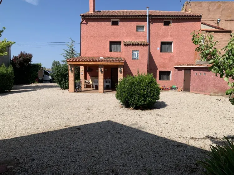 Imagen de Jardín- porche - terreno y barbacoa