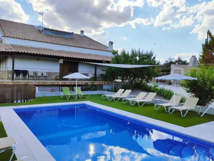 Imagen de piscina los laureles