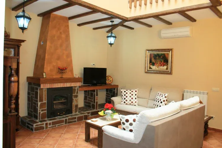 Imagen de Salón con chimena