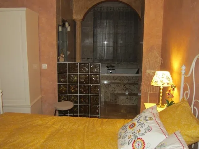Imagen de Baño habitación otoño
