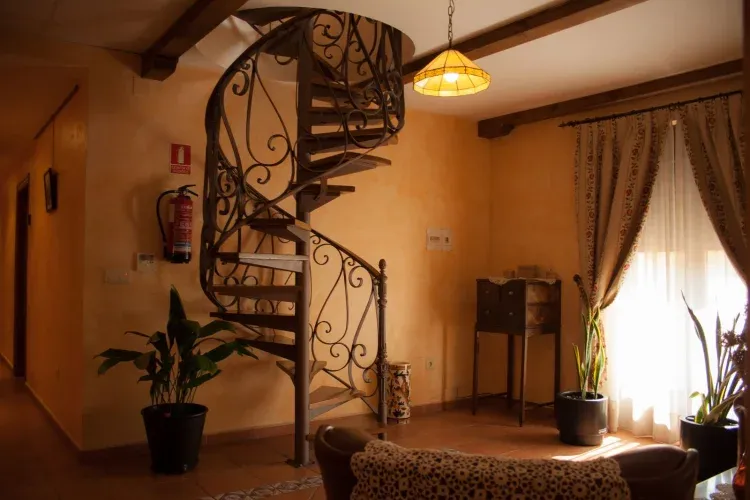Imagen de Escalera caracol, subida a la biblioteca
