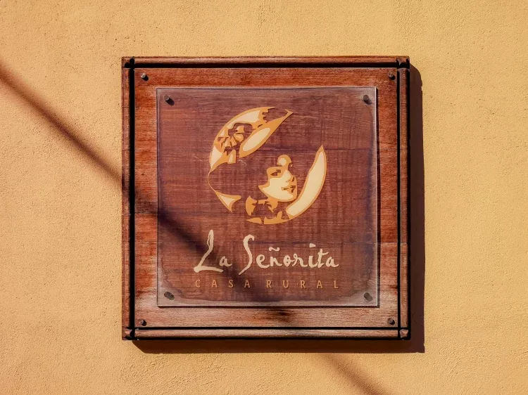Imagen de Logotipo en fachada