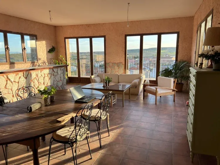 Imagen de Comedor principal da acceso a la cocina y a las terrazas