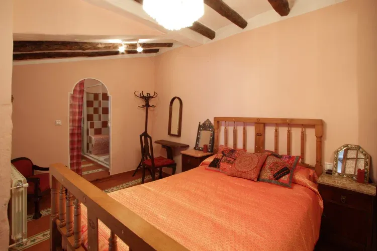Imagen de Habitación roja abuhardillada