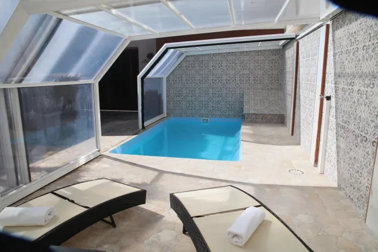 Imagen de Piscina climatizada para disfrutar todo el año.