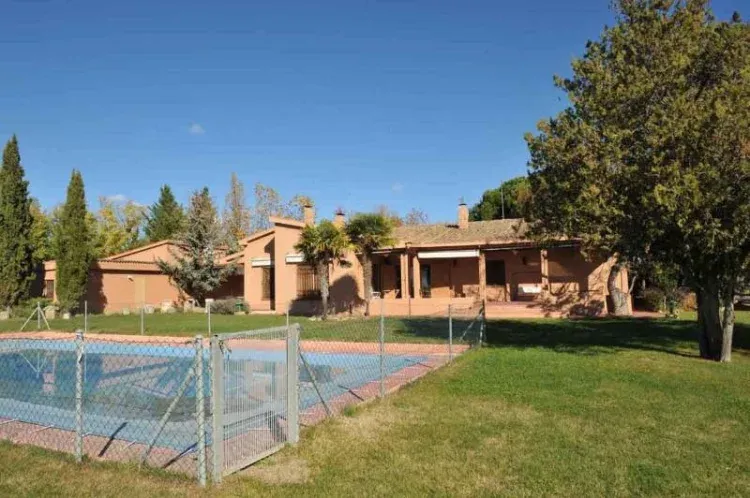 Imagen de jardín y piscina