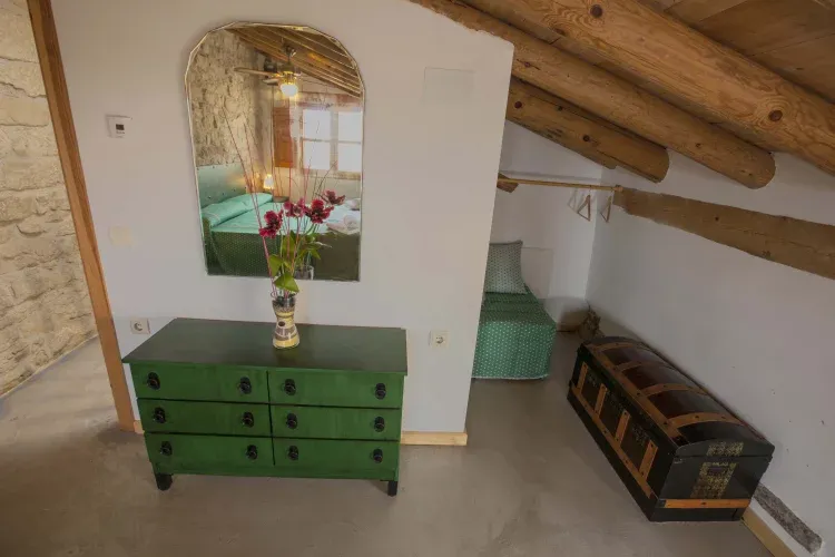 Imagen de habitacion verde