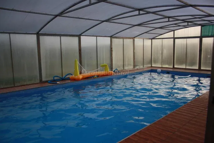 Imagen de piscina cubierta agua salada