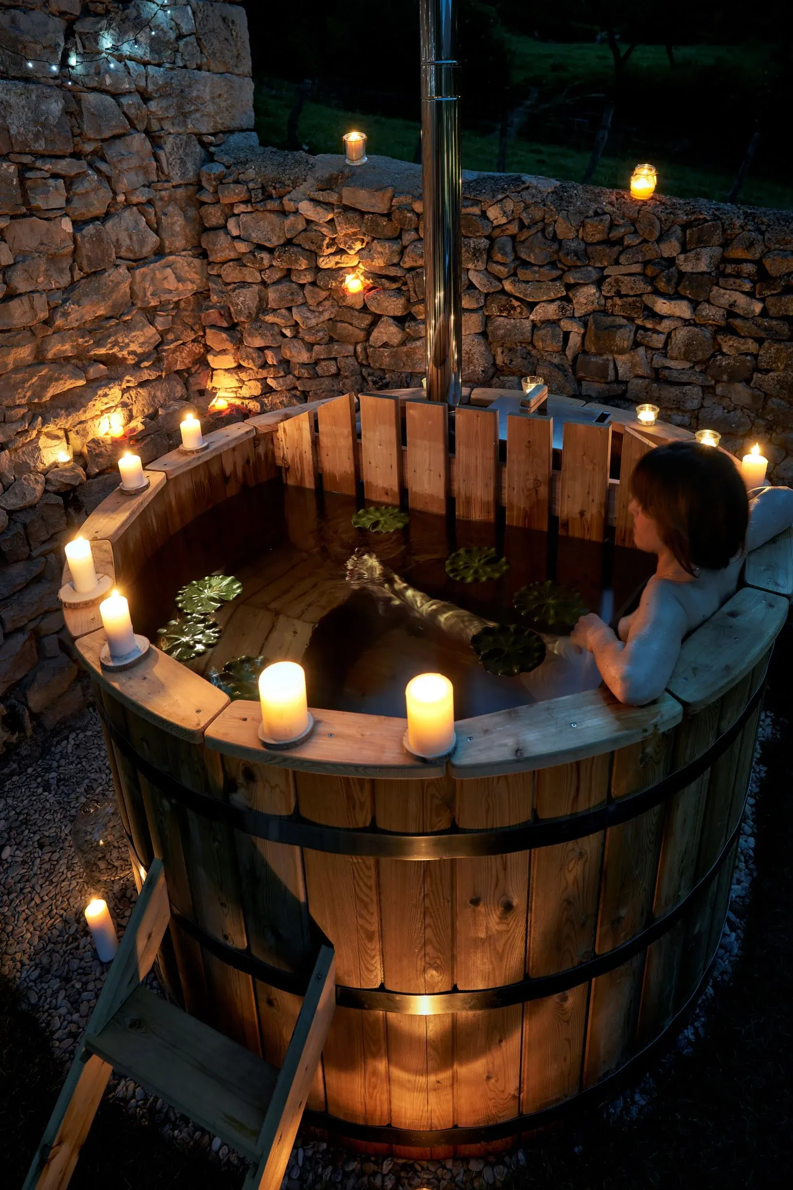 Imagen de Ofuro de noche, con velas