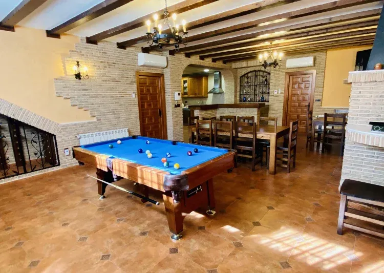 Imagen de Salón bodega con billar