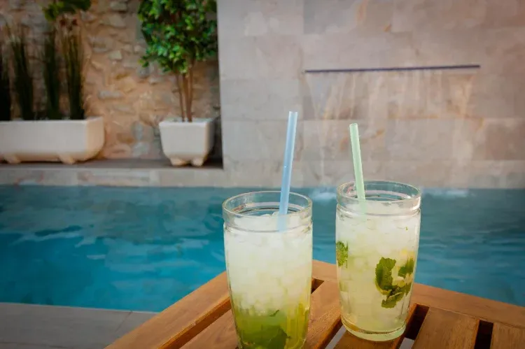 Imagen de Mojitos en la piscina