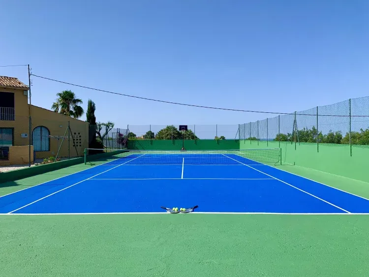 Imagen de Nueva pista de tenis recién renovada