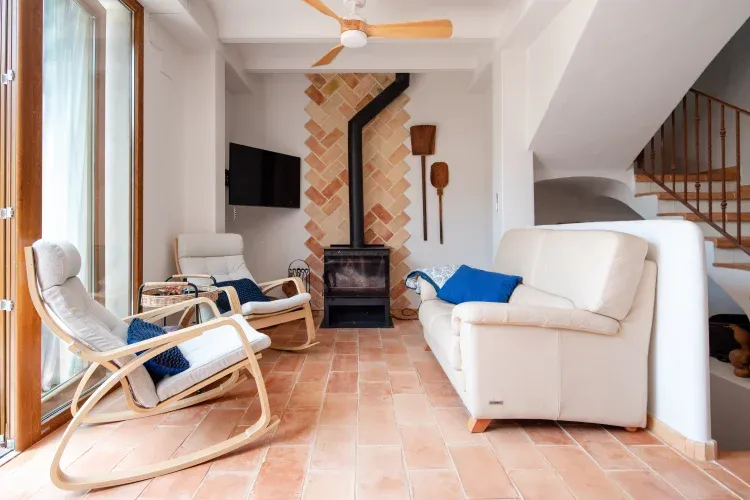 Imagen de salón-chimenea
